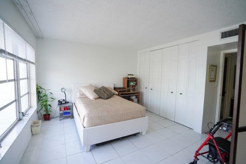 Condo in Fort Lauderdale, Florida, 2 bedrooms  № 1020120 - photo 17