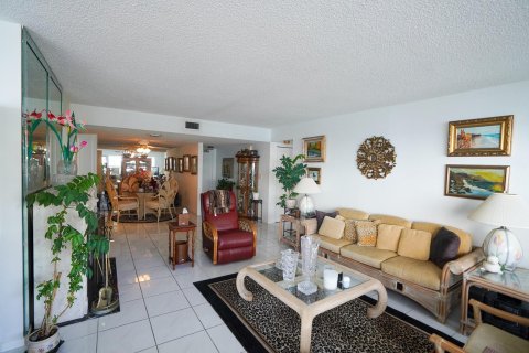 Condo in Fort Lauderdale, Florida, 2 bedrooms  № 1020120 - photo 25