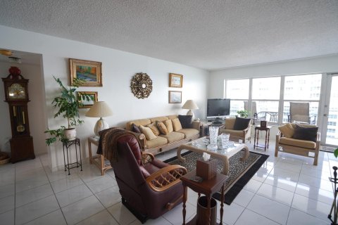 Condo in Fort Lauderdale, Florida, 2 bedrooms  № 1020120 - photo 27