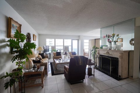 Condo in Fort Lauderdale, Florida, 2 bedrooms  № 1020120 - photo 28