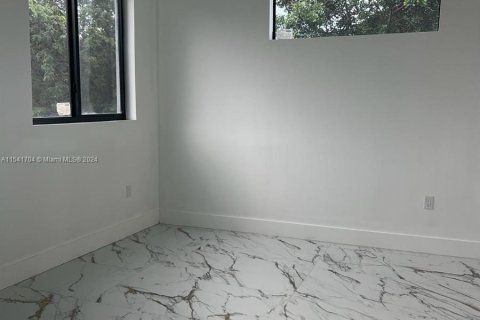 House in Miami, Florida 6 bedrooms № 1037863 - photo 18