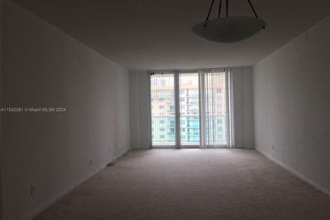 Copropriété à vendre à Sunny Isles Beach, Floride: 1 chambre, 93.37 m2 № 1037821 - photo 11