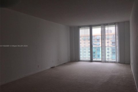 Condominio en venta en Sunny Isles Beach, Florida, 1 dormitorio, 93.37 m2 № 1037821 - foto 29