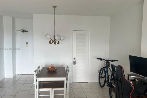 Condo in Hallandale Beach, Florida, 1 bedroom  № 1401361 - photo 5