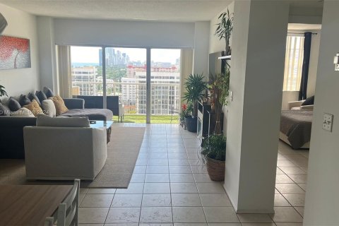 Condo in Hallandale Beach, Florida, 1 bedroom  № 1401361 - photo 4