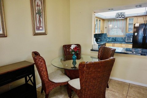 Condo in Stuart, Florida, 2 bedrooms  № 1073681 - photo 12