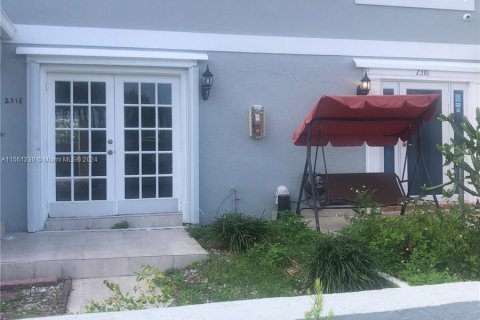 Touwnhouse à vendre à Hallandale Beach, Floride: 2 chambres, 157.56 m2 № 1095725 - photo 1