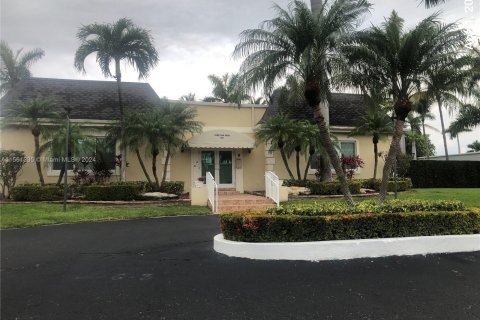 Touwnhouse à vendre à Hallandale Beach, Floride: 2 chambres, 157.56 m2 № 1095725 - photo 18