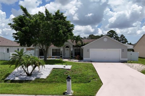 House in Port St. Lucie, Florida 3 bedrooms, 147.06 sq.m. № 1327417 - photo 3