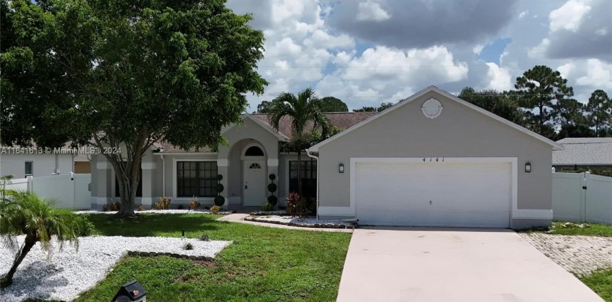 Casa en Port St. Lucie, Florida 3 dormitorios, 147.06 m2 № 1327417