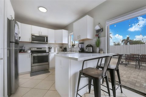 Condominio en venta en Miami, Florida, 3 dormitorios, 175.21 m2 № 1400207 - foto 3