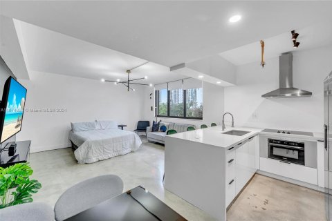 Condominio en venta en Miami, Florida, 50.17 m2 № 1400204 - foto 1