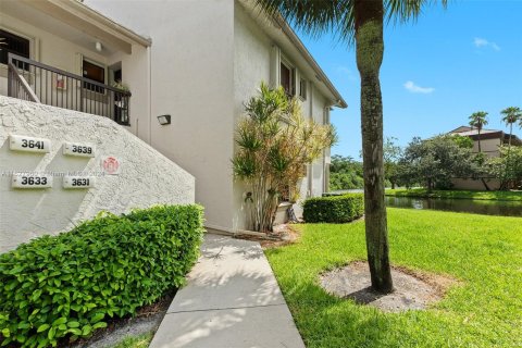 Condominio en venta en Coconut Creek, Florida, 3 dormitorios, 101.54 m2 № 1291314 - foto 1