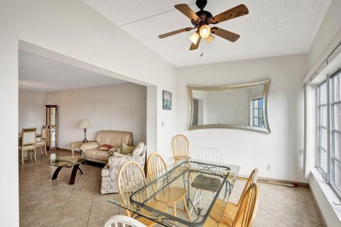 Condo in Lauderdale Lakes, Florida, 2 bedrooms  № 1031901 - photo 22