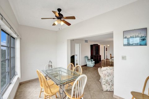 Condo in Lauderdale Lakes, Florida, 2 bedrooms  № 1031901 - photo 21