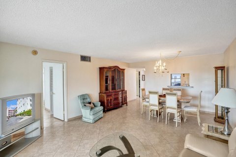 Condo in Lauderdale Lakes, Florida, 2 bedrooms  № 1031901 - photo 26