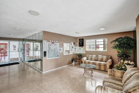 Condo in Lauderdale Lakes, Florida, 2 bedrooms  № 1031901 - photo 10