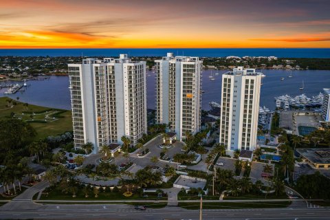 Condo in North Palm Beach, Florida, 3 bedrooms  № 1031933 - photo 18