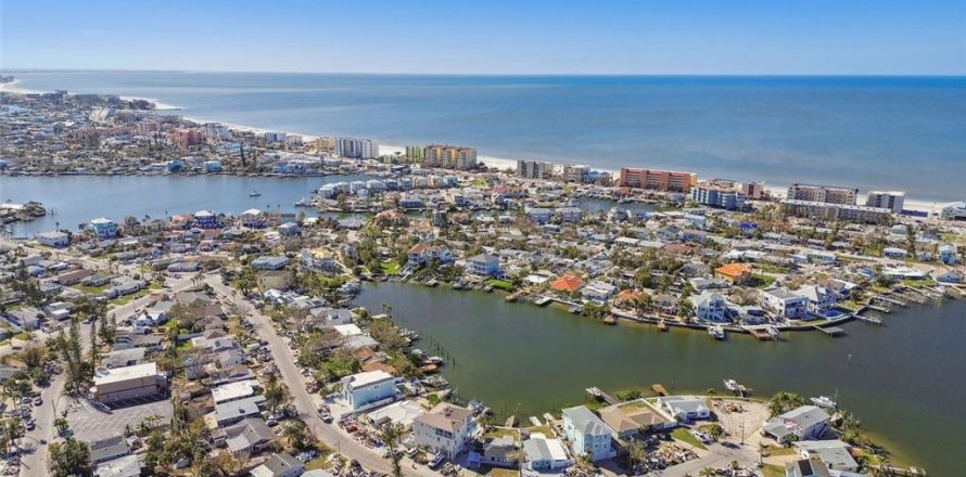 Terreno en Madeira Beach, Florida № 1419532