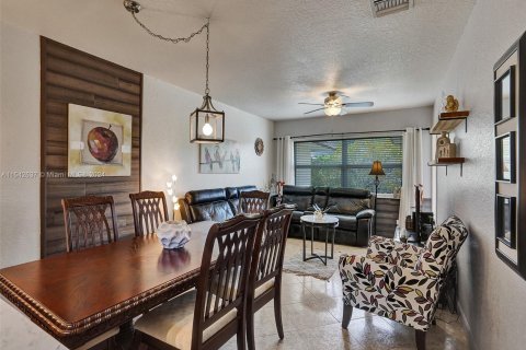 Condo in Lauderdale Lakes, Florida, 1 bedroom  № 1046986 - photo 6