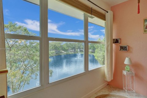 Condo in Lauderdale Lakes, Florida, 1 bedroom  № 1046986 - photo 8