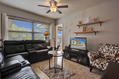 Condo in Lauderdale Lakes, Florida, 1 bedroom  № 1046986 - photo 7