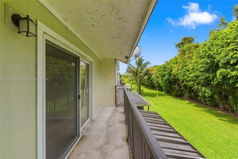 Condo in Tamarac, Florida, 2 bedrooms  № 1332615 - photo 24