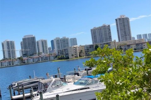 Condominio en venta en Aventura, Florida, 2 dormitorios, 145.39 m2 № 1399457 - foto 15