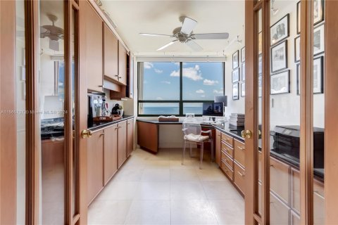 Condo in Miami, Florida, 3 bedrooms  № 1348418 - photo 9