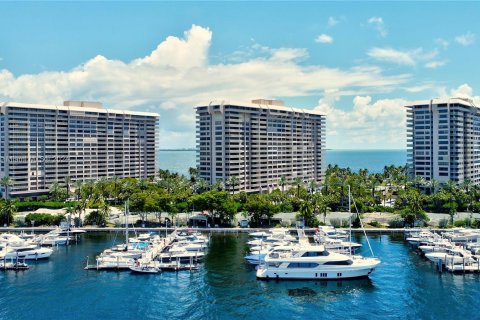 Condominio en venta en Miami, Florida, 3 dormitorios, 242.85 m2 № 1348418 - foto 1