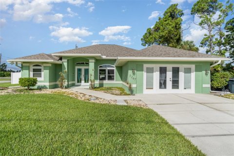 Villa ou maison à vendre à North Port, Floride: 3 chambres, 194.26 m2 № 1383286 - photo 1