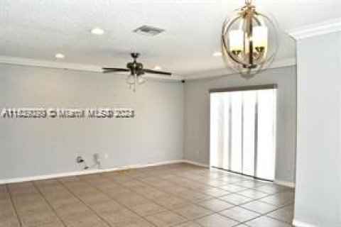 Touwnhouse à vendre à Miramar, Floride: 2 chambres, 107.12 m2 № 1043880 - photo 5