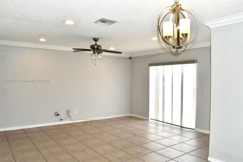 Touwnhouse à vendre à Miramar, Floride: 2 chambres, 107.12 m2 № 1043880 - photo 3
