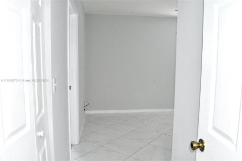 Touwnhouse à vendre à Miramar, Floride: 2 chambres, 107.12 m2 № 1043880 - photo 12