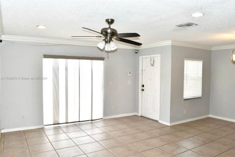 Touwnhouse à vendre à Miramar, Floride: 2 chambres, 107.12 m2 № 1043880 - photo 4
