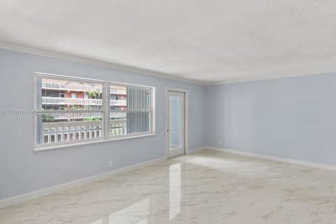 Condominio en venta en Hallandale Beach, Florida, 2 dormitorios, 99.41 m2 № 1043925 - foto 5