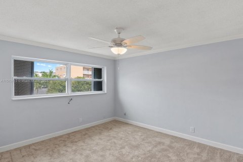 Condominio en venta en Hallandale Beach, Florida, 2 dormitorios, 99.41 m2 № 1043925 - foto 11