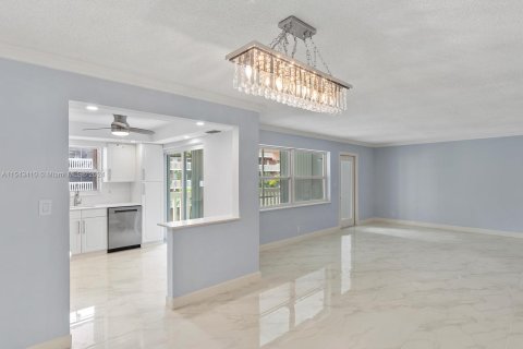 Copropriété à vendre à Hallandale Beach, Floride: 2 chambres, 99.41 m2 № 1043925 - photo 1