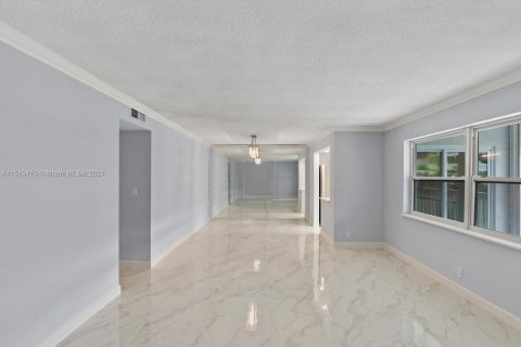 Condominio en venta en Hallandale Beach, Florida, 2 dormitorios, 99.41 m2 № 1043925 - foto 7