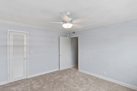 Copropriété à vendre à Hallandale Beach, Floride: 2 chambres, 99.41 m2 № 1043925 - photo 12