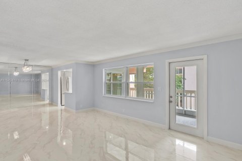 Condominio en venta en Hallandale Beach, Florida, 2 dormitorios, 99.41 m2 № 1043925 - foto 4