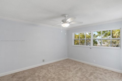 Condominio en venta en Hallandale Beach, Florida, 2 dormitorios, 99.41 m2 № 1043925 - foto 15