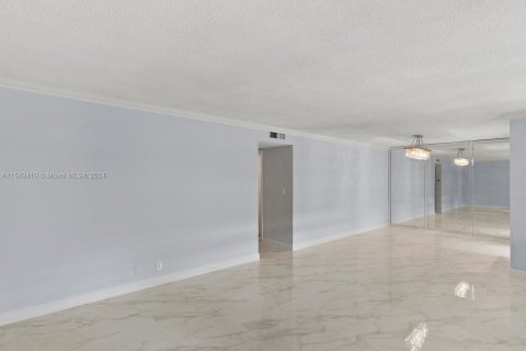 Copropriété à vendre à Hallandale Beach, Floride: 2 chambres, 99.41 m2 № 1043925 - photo 3