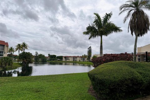 Copropriété à vendre à Sunrise, Floride: 2 chambres, 78.97 m2 № 1227753 - photo 10