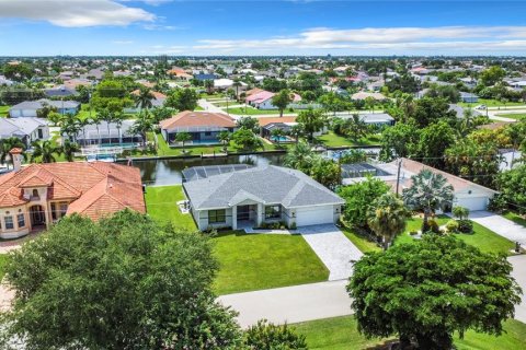 Villa ou maison à vendre à Cape Coral, Floride: 3 chambres, 165.74 m2 № 1304527 - photo 2