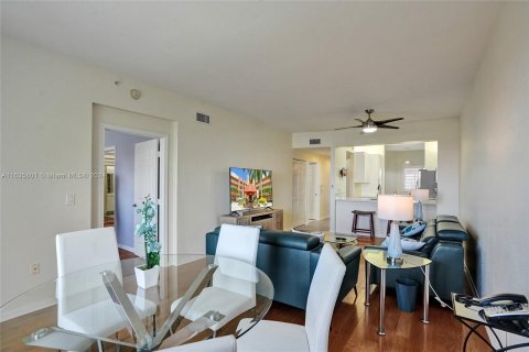 Condo in Tamarac, Florida, 2 bedrooms  № 1305955 - photo 14