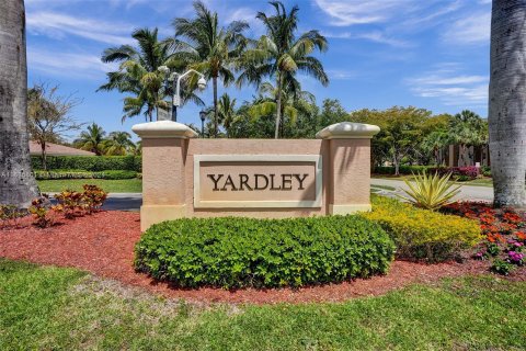 Condo in Tamarac, Florida, 2 bedrooms  № 1305955 - photo 30