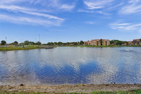 Condo in Tamarac, Florida, 2 bedrooms  № 1305955 - photo 29