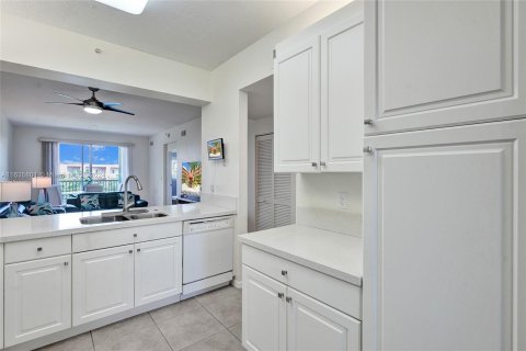 Condo in Tamarac, Florida, 2 bedrooms  № 1305955 - photo 6