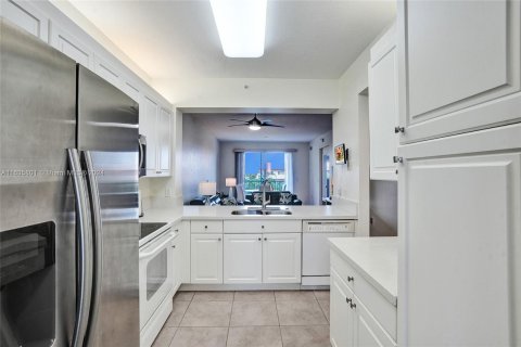 Condo in Tamarac, Florida, 2 bedrooms  № 1305955 - photo 5